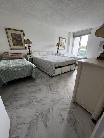 100 Bayview Dr 319, Sunny Isles Beach, FL 33160