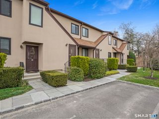 16 Bouton Street East (16) B6, Stamford, CT 06907