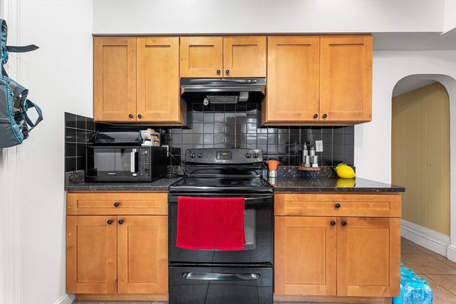 27 Brinsley St, Boston, MA 02121