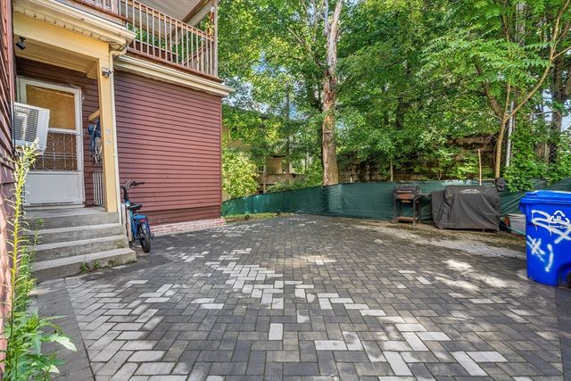 27 Brinsley St, Boston, MA 02121