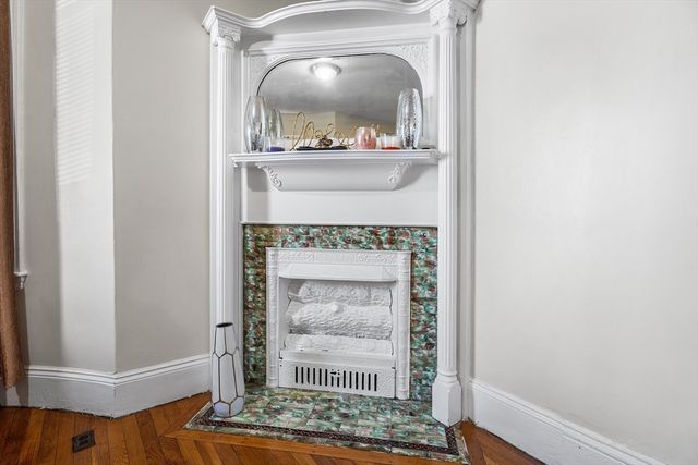 27 Brinsley St, Boston, MA 02121