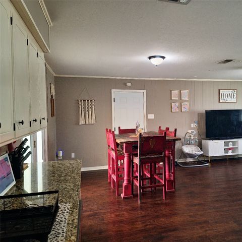 215 N Karl Cayton Street, Groesbeck, TX 76642
