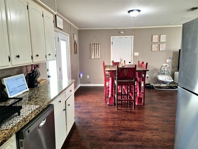 215 N Karl Cayton Street, Groesbeck, TX 76642