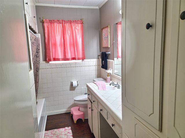 215 N Karl Cayton Street, Groesbeck, TX 76642