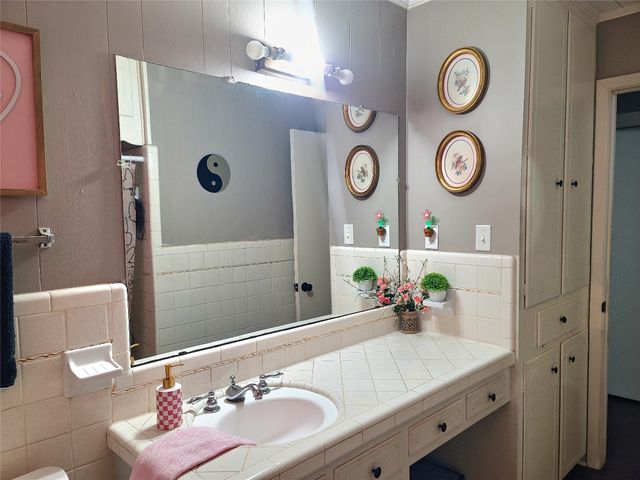 215 N Karl Cayton Street, Groesbeck, TX 76642
