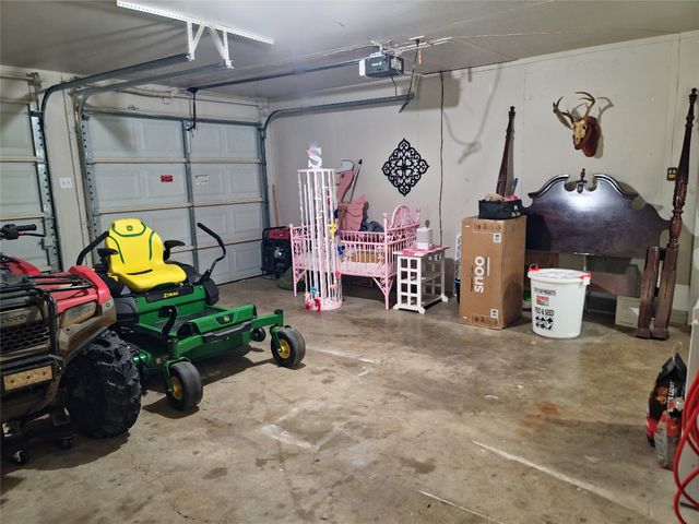 215 N Karl Cayton Street, Groesbeck, TX 76642