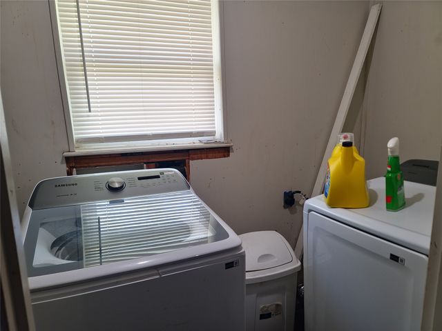 215 N Karl Cayton Street, Groesbeck, TX 76642