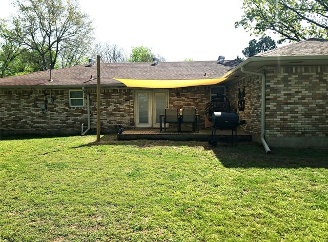 215 N Karl Cayton Street, Groesbeck, TX 76642
