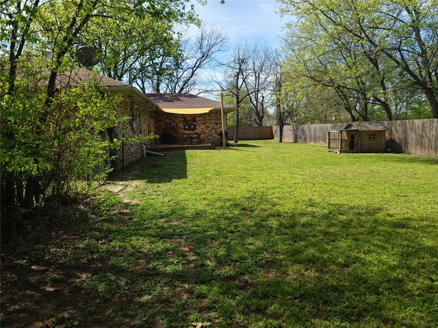 215 N Karl Cayton Street, Groesbeck, TX 76642