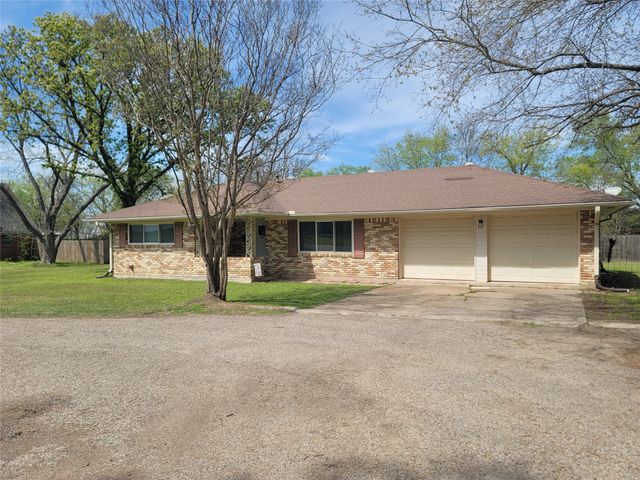 215 N Karl Cayton Street, Groesbeck, TX 76642