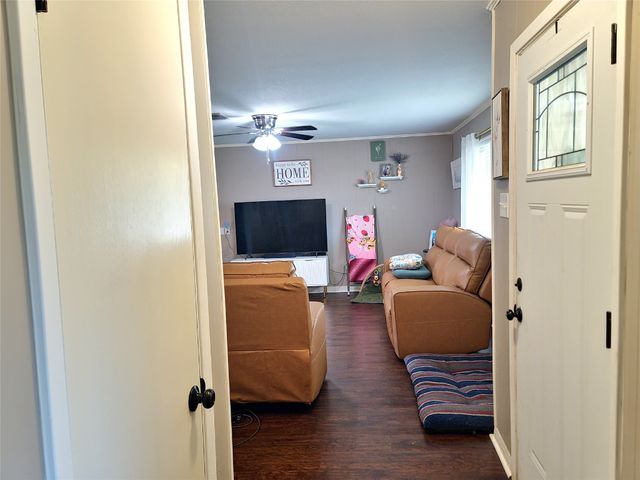 215 N Karl Cayton Street, Groesbeck, TX 76642