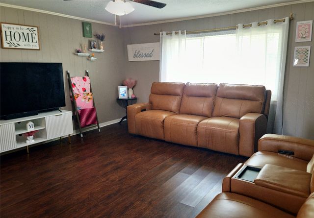 215 N Karl Cayton Street, Groesbeck, TX 76642
