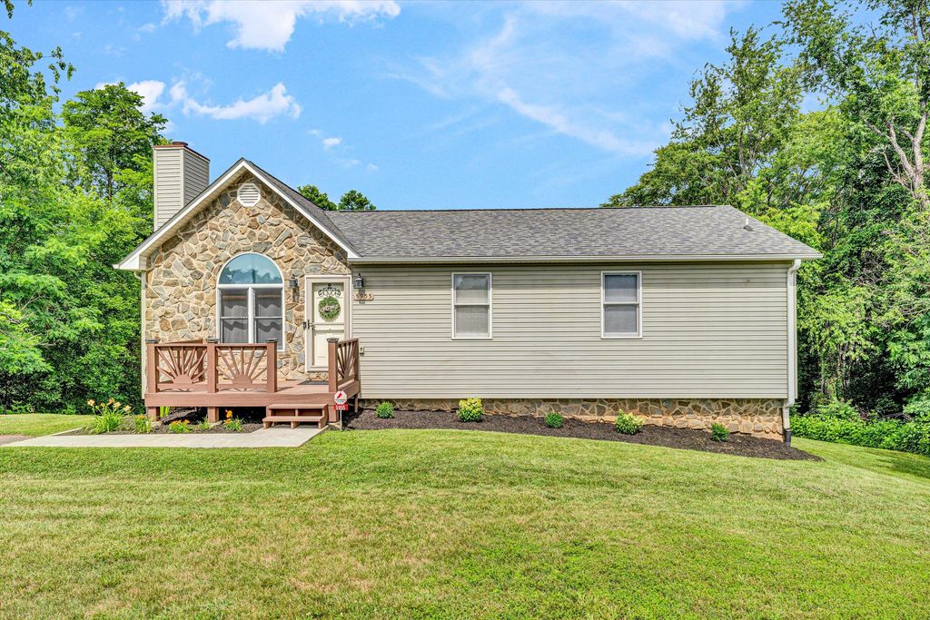 5955 Jubal Early Hwy, Hardy, VA 24101
