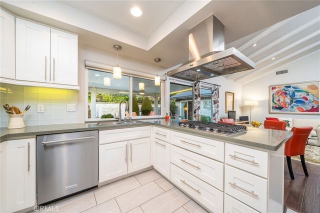 2128 N Villa Maria Road, Claremont, CA 91711
