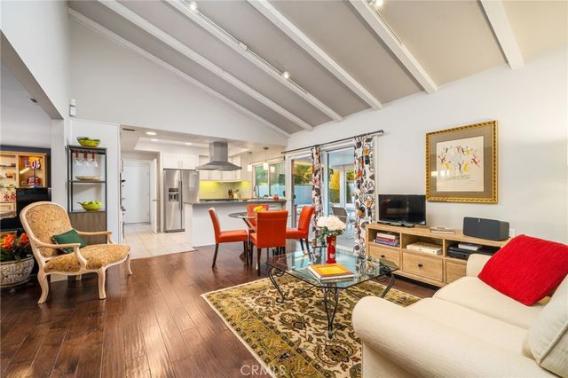 2128 N Villa Maria Road, Claremont, CA 91711
