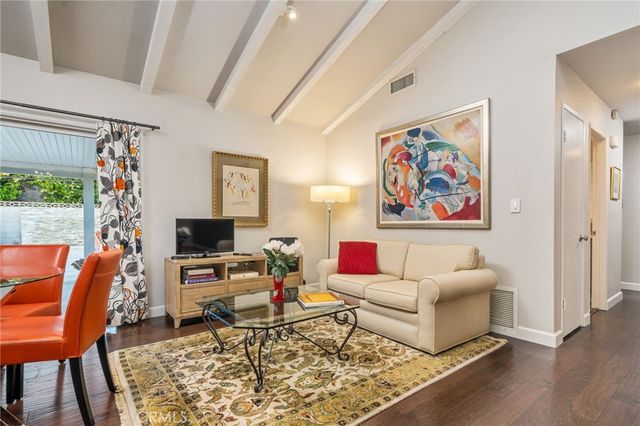 2128 N Villa Maria Road, Claremont, CA 91711