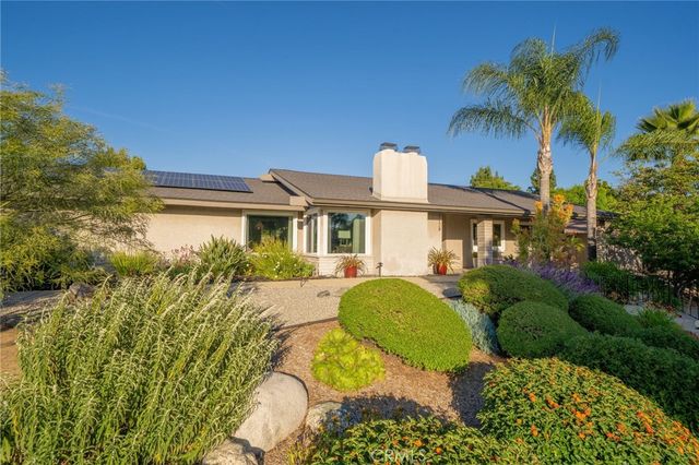 2128 N Villa Maria Road, Claremont, CA 91711