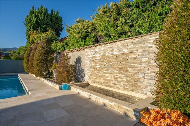 2128 N Villa Maria Road, Claremont, CA 91711
