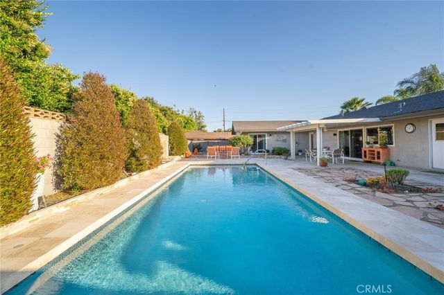 2128 N Villa Maria Road, Claremont, CA 91711