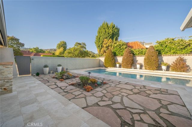 2128 N Villa Maria Road, Claremont, CA 91711