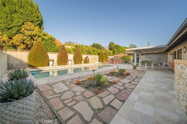2128 N Villa Maria Road, Claremont, CA 91711