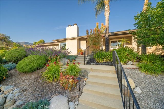 2128 N Villa Maria Road, Claremont, CA 91711