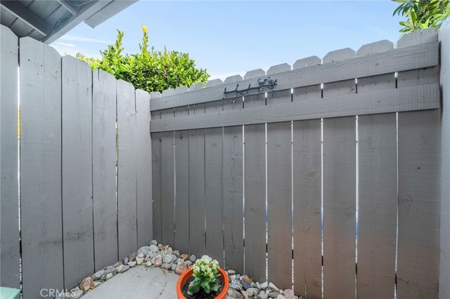 2128 N Villa Maria Road, Claremont, CA 91711