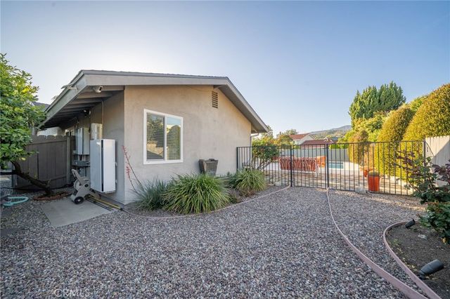 2128 N Villa Maria Road, Claremont, CA 91711
