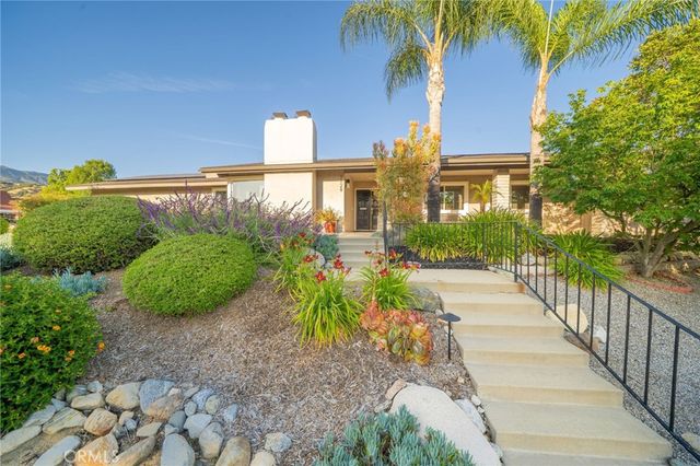 2128 N Villa Maria Road, Claremont, CA 91711