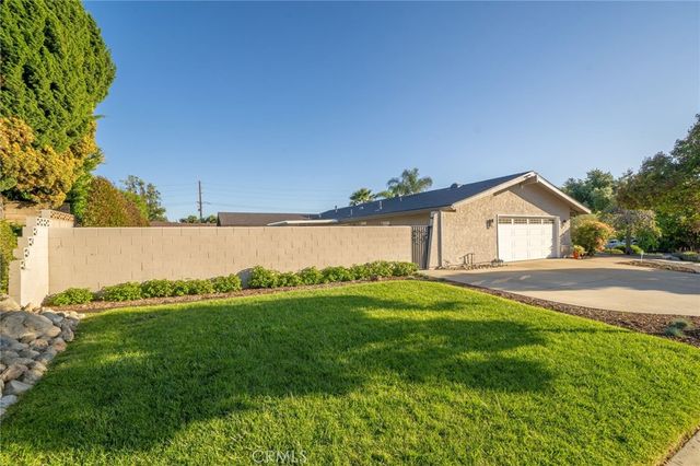 2128 N Villa Maria Road, Claremont, CA 91711