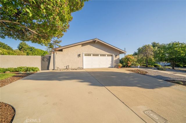 2128 N Villa Maria Road, Claremont, CA 91711
