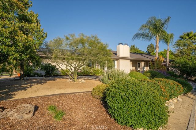 2128 N Villa Maria Road, Claremont, CA 91711