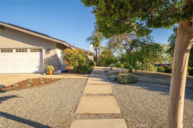 2128 N Villa Maria Road, Claremont, CA 91711