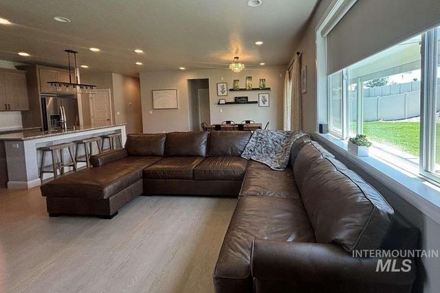 5773 W Riva Capri St, Meridian, ID 83646