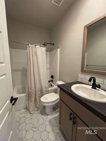5773 W Riva Capri St, Meridian, ID 83646