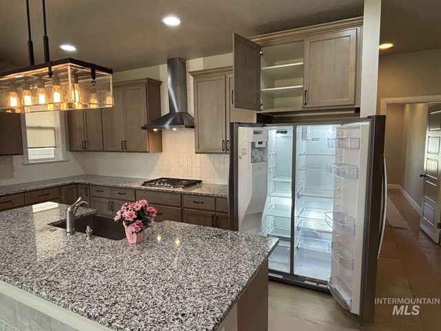 5773 W Riva Capri St, Meridian, ID 83646