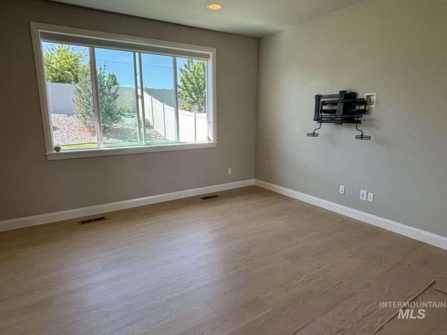 5773 W Riva Capri St, Meridian, ID 83646
