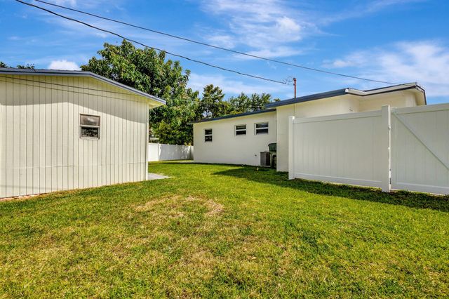 1335 Lee Street, Delray Beach, FL 33444