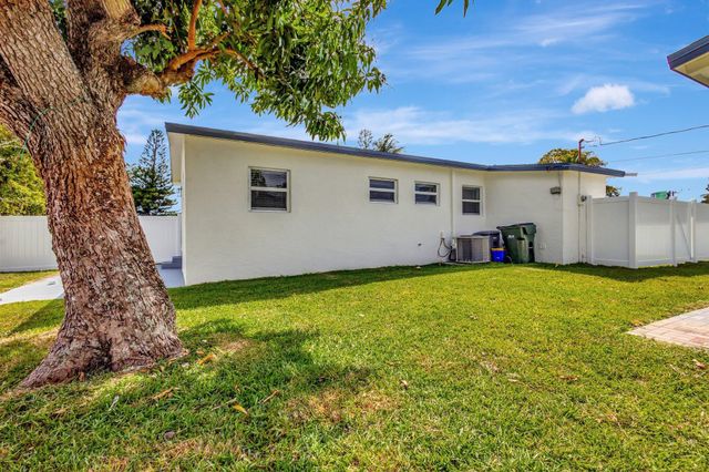 1335 Lee Street, Delray Beach, FL 33444