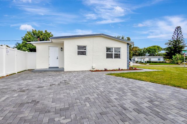 1335 Lee Street, Delray Beach, FL 33444