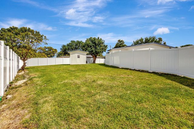 1335 Lee Street, Delray Beach, FL 33444