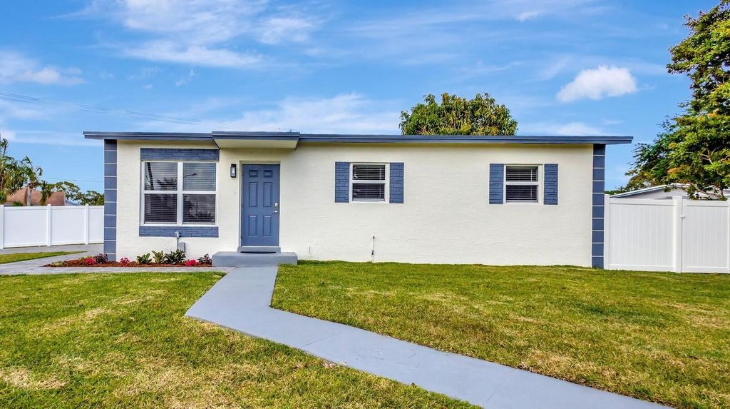 1335 Lee Street, Delray Beach, FL 33444