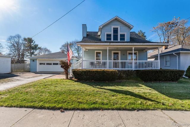 35 Pearl Street, Oxford Village, MI 48371