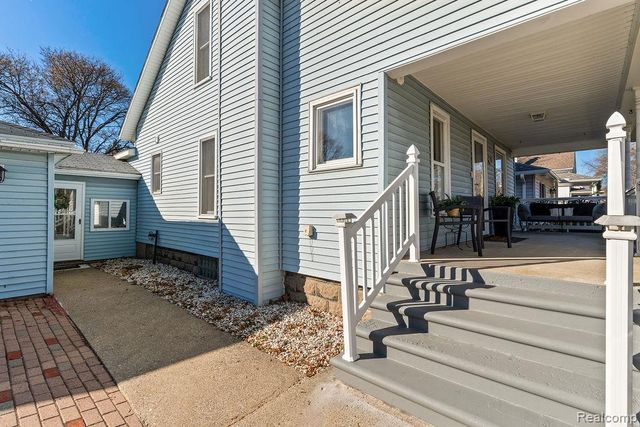 35 Pearl Street, Oxford Village, MI 48371