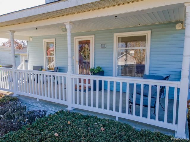 35 Pearl Street, Oxford Village, MI 48371