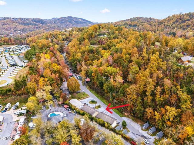 202 Spring Valley Road, Pigeon Forge, TN 37863