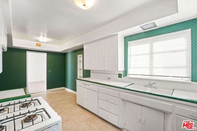 4909 Coldwater Canyon Avenue, Sherman Oaks, CA 91423