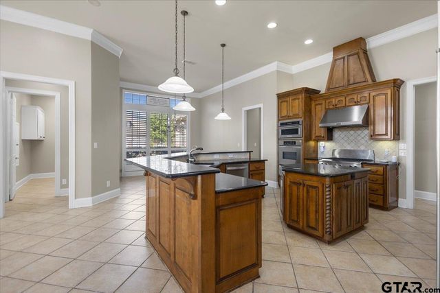 1609 Holcomb Cir, Tyler, TX 75703