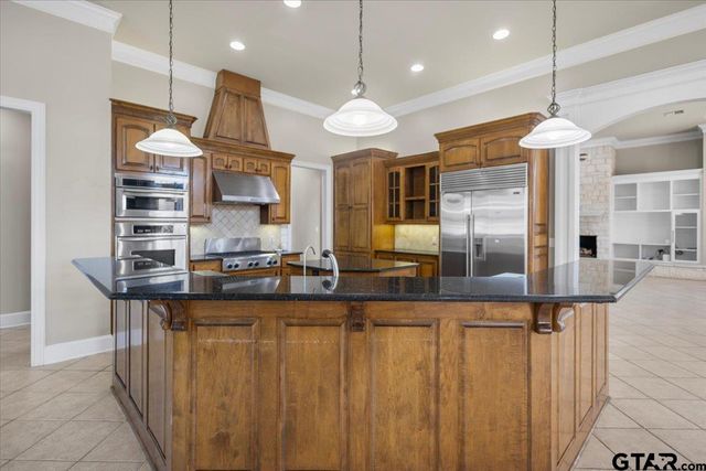 1609 Holcomb Cir, Tyler, TX 75703