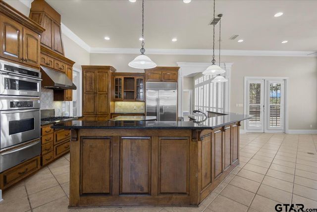 1609 Holcomb Cir, Tyler, TX 75703